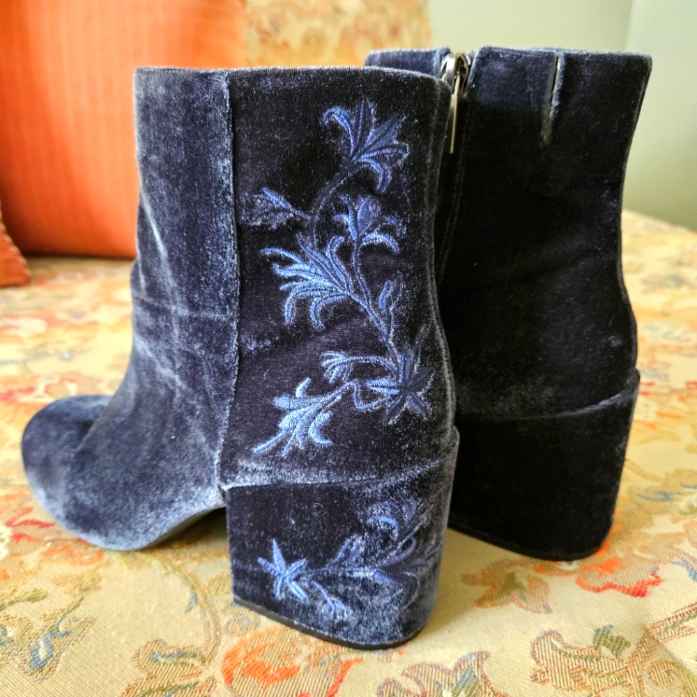 Kenneth Cole "Renna" Blue Suede Ankle Boots